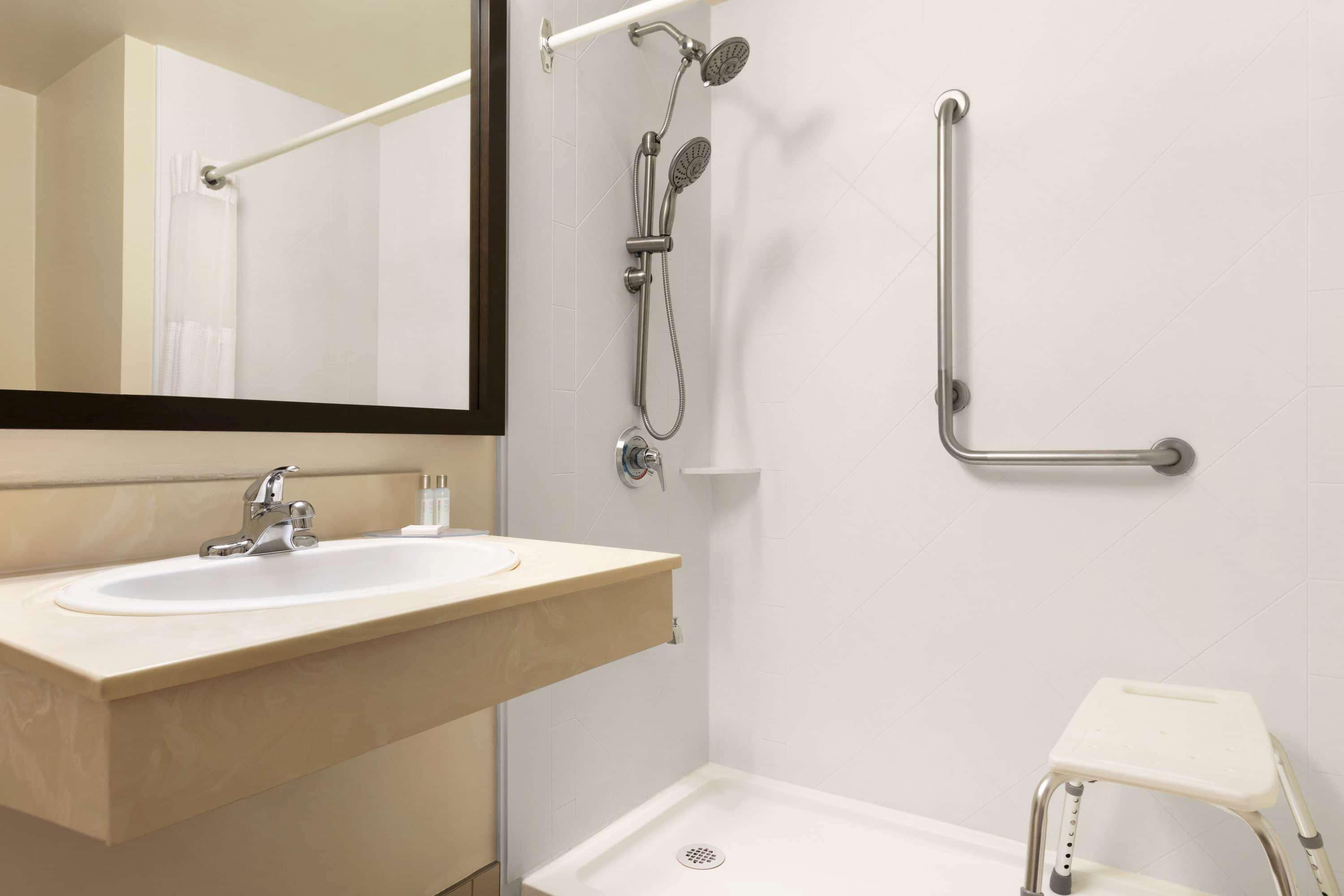 Travelodge Suites By Wyndham Moncton Exterior foto