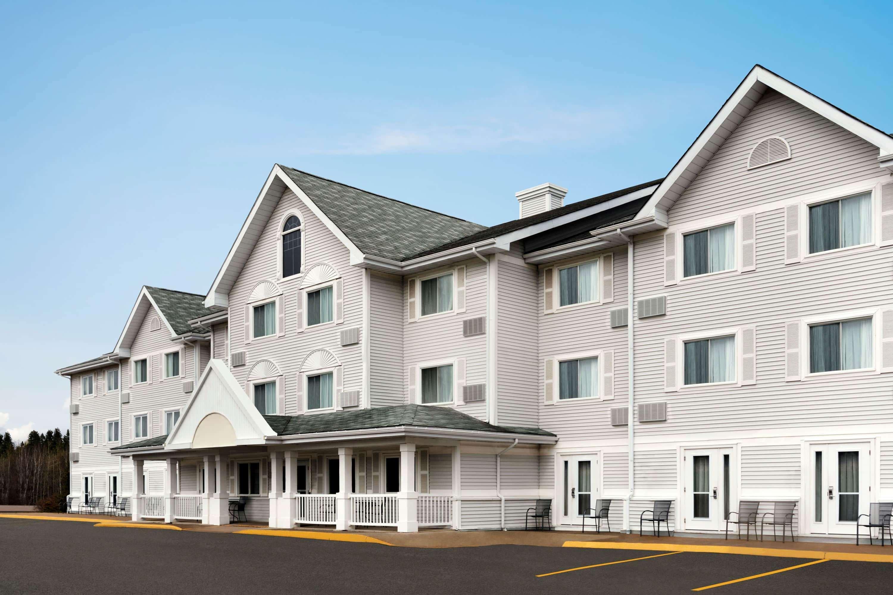 Travelodge Suites By Wyndham Moncton Exterior foto