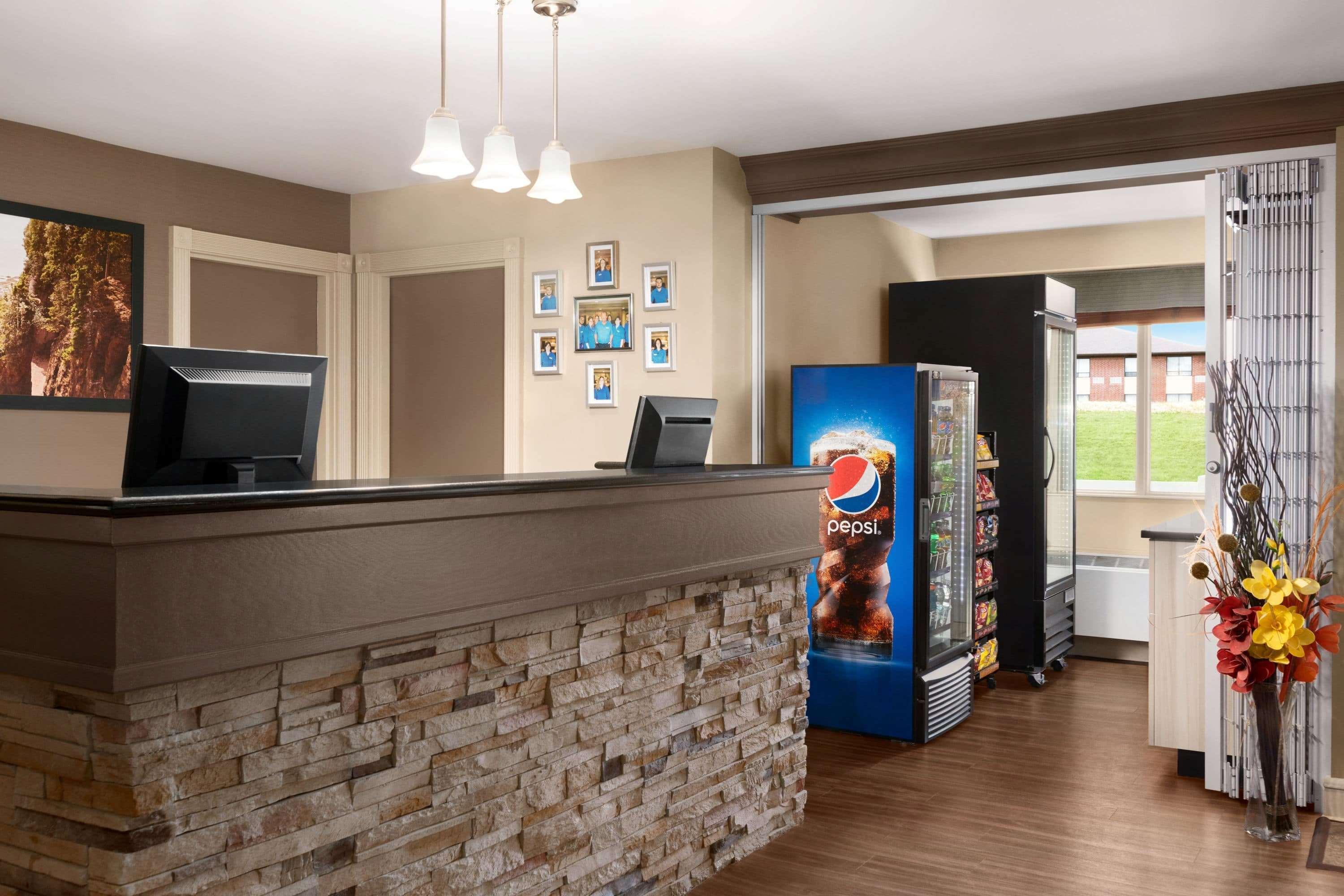 Travelodge Suites By Wyndham Moncton Exterior foto