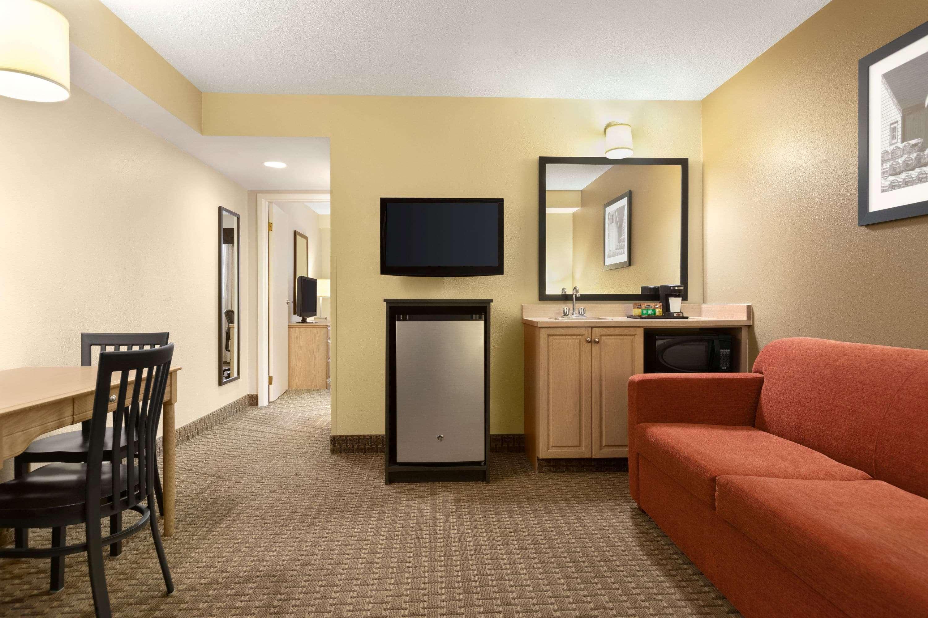 Travelodge Suites By Wyndham Moncton Exterior foto